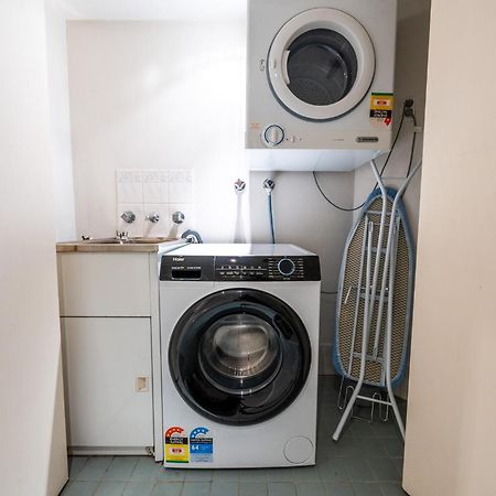 Cozy 2 Bedroom Apartment Surry Hills Сидни Екстериор снимка